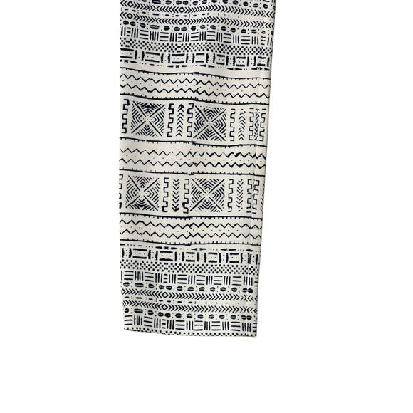 Camilla Skinny Pants Size 8 Stretchy Material Two front Pockets Zip Closure - Picture 6 of 10